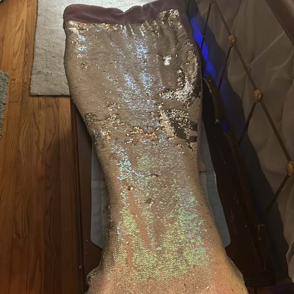 Cynthia Rowley Mermaid Snuggie - Picture 2 of 6